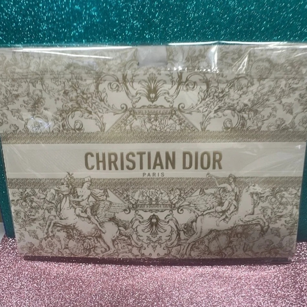 🛍CHRISTIAN DIOR GIFT BAG WITH RIBBON LIMITED EDITION  BRAND NEW/SEALED - Picture 4 of 5